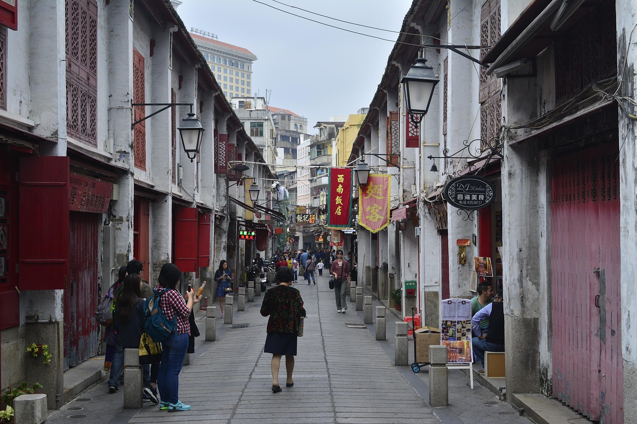 澳门六肖王，风云变幻中的传奇与挑战